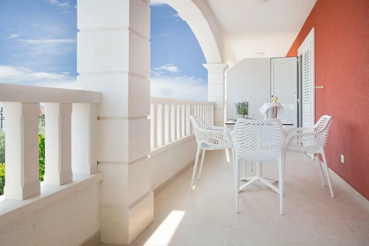 Villa Apartments Art Trogir 0*,  Croatia