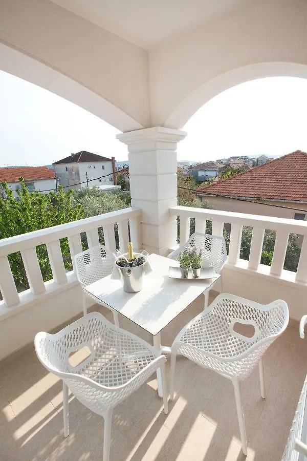 Villa Apartments Art Trogir 0*,
