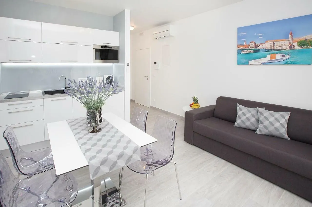 טרוגיר Villa Apartments Art