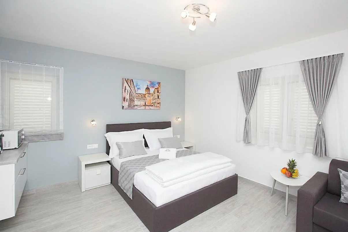 טרוגיר Villa Apartments Art
