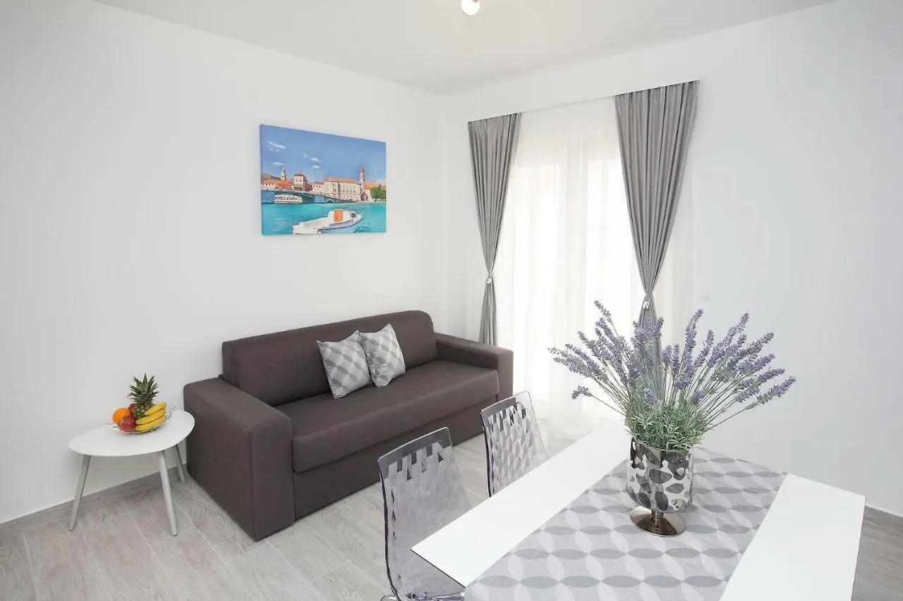 טרוגיר Villa Apartments Art 0*,