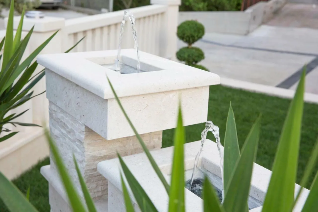 טרוגיר Villa Apartments Art