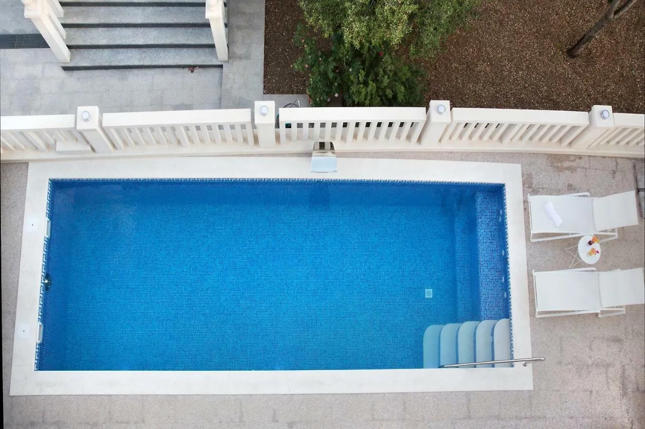 טרוגיר Villa Apartments Art