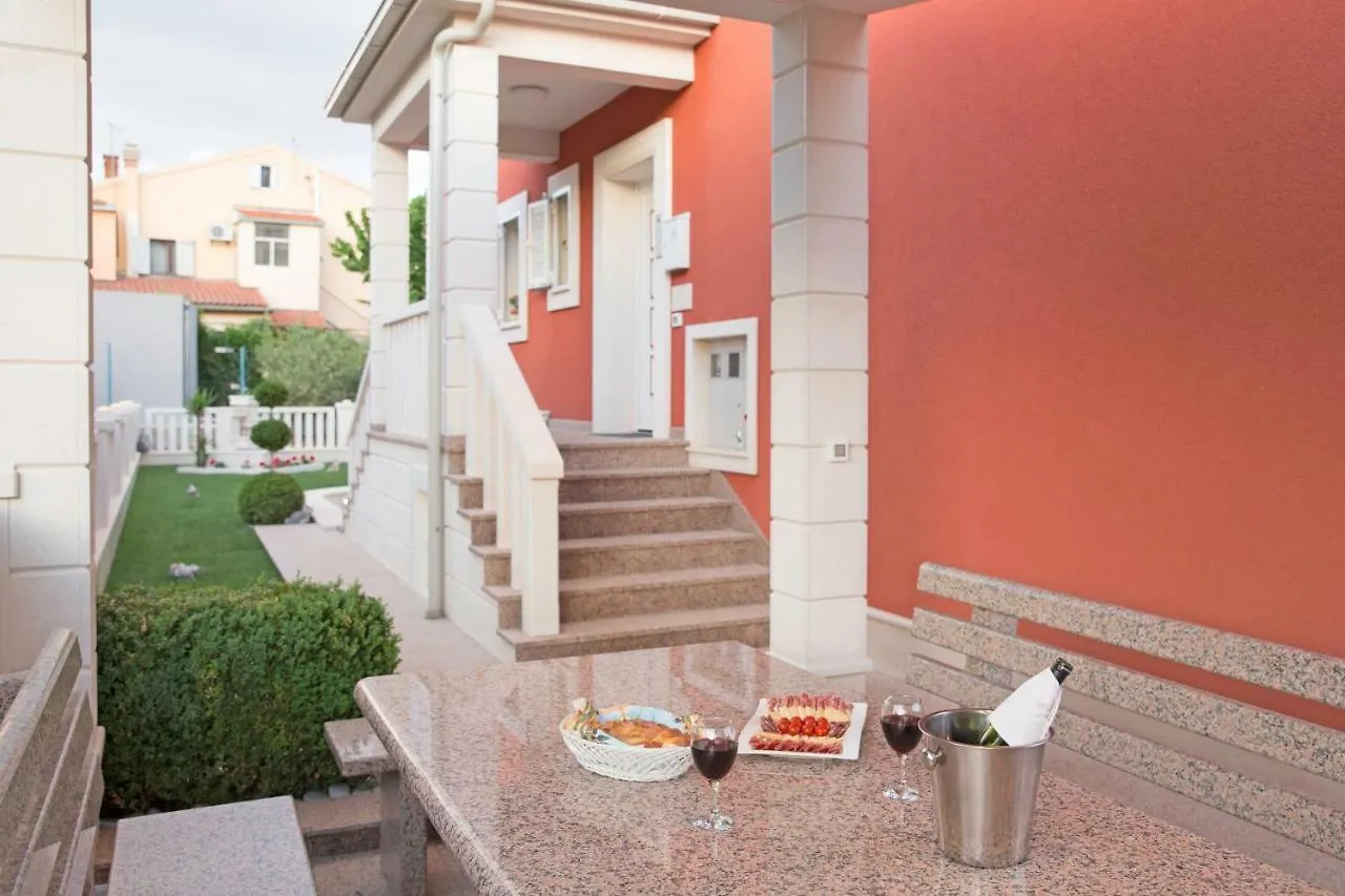 טרוגיר Villa Apartments Art