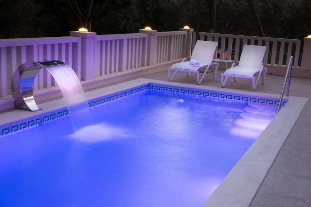 טרוגיר Villa Apartments Art